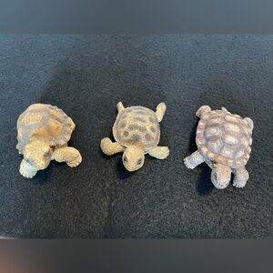 Vintage Set Of 3 Turtle Figurines.